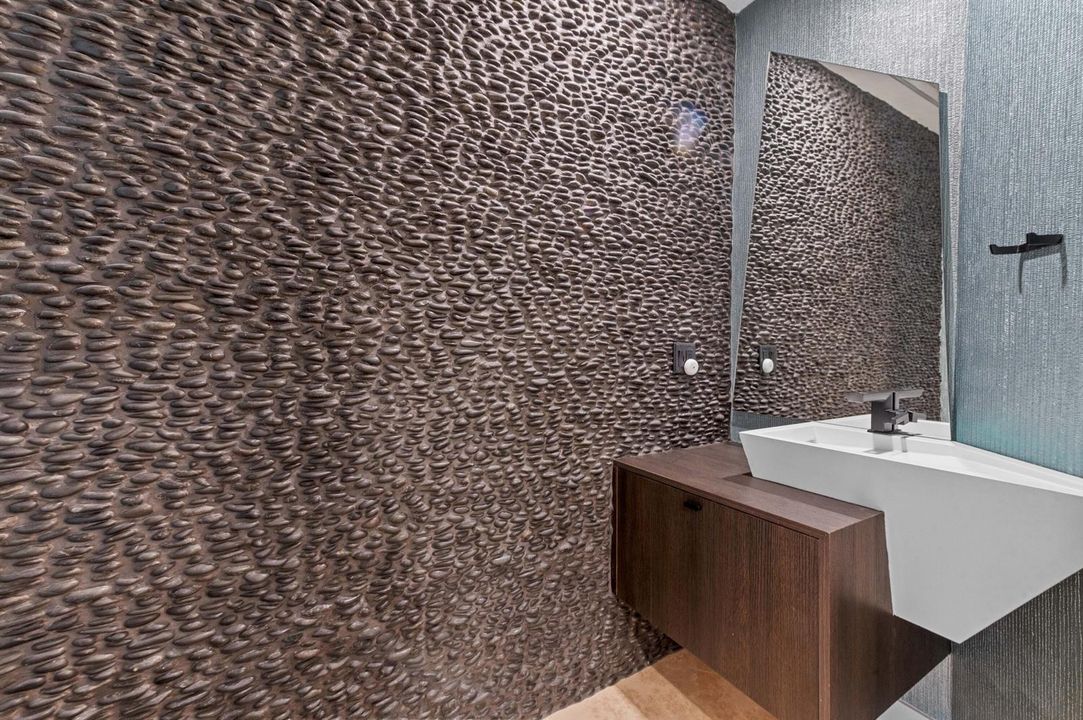 27 Bathroom 01