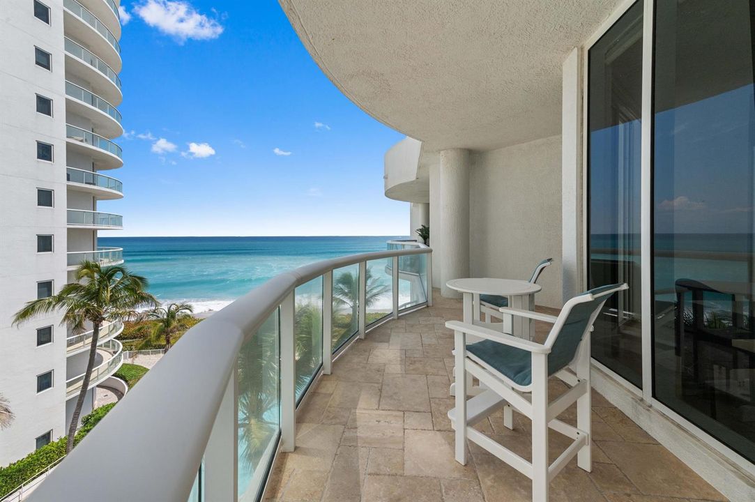 39 Balcony 02