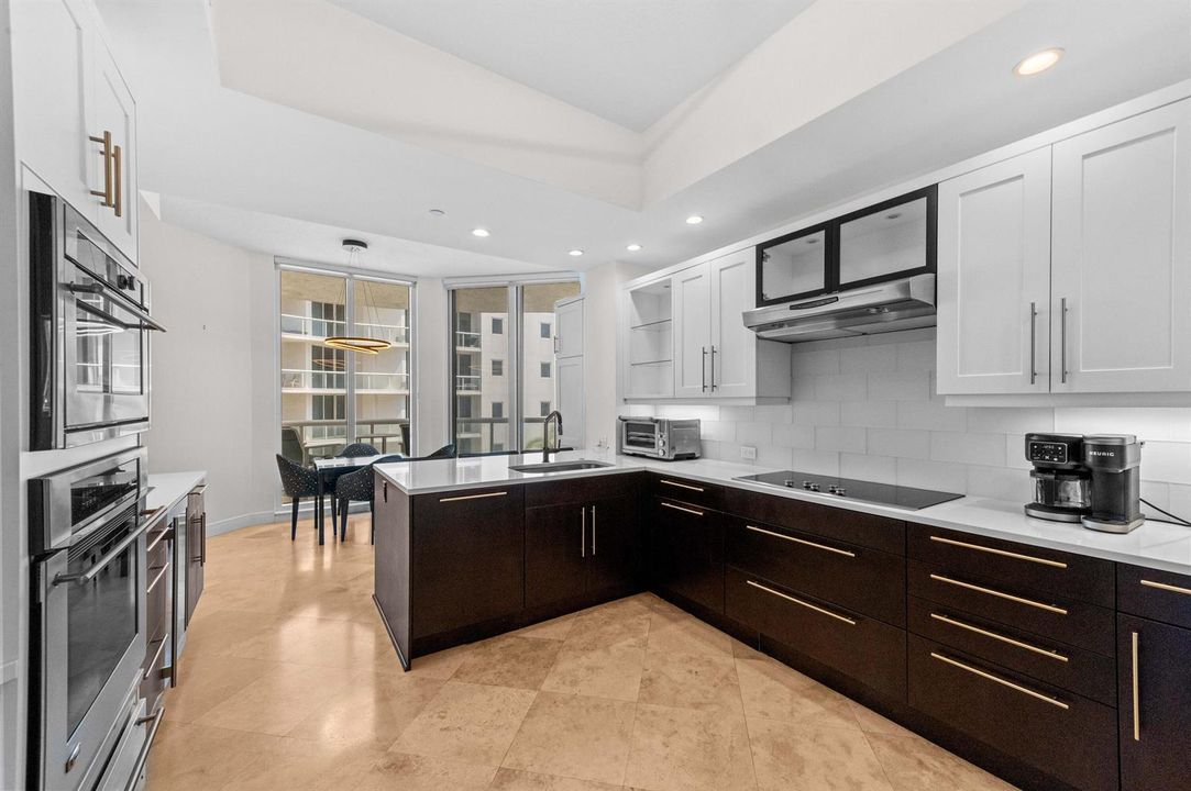 30 Kitchen 02
