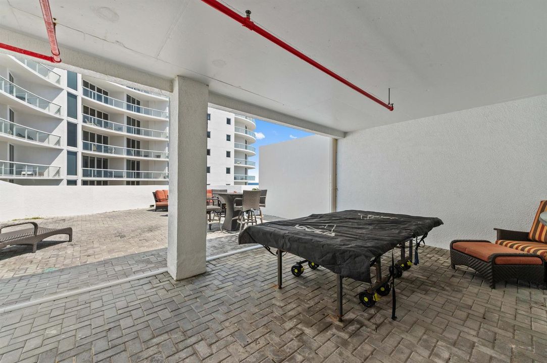 43 Rooftop patio 03