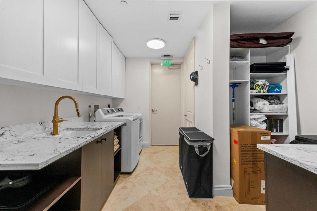 25 Laundry room 01
