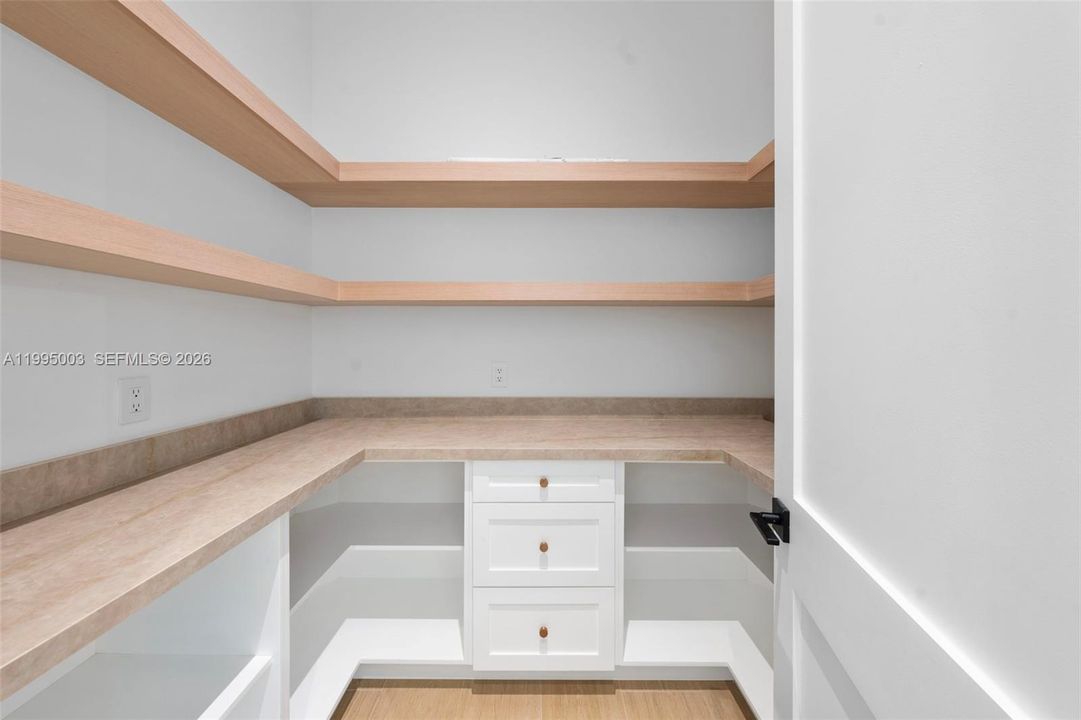 En Venta: $7,968,000 (8 camas, 9 baños, 6928 Pies cuadrados)