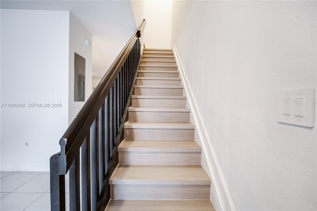 На продажу: $495,000 (4 спален, 2 ванн, 1872 Квадратных фут)