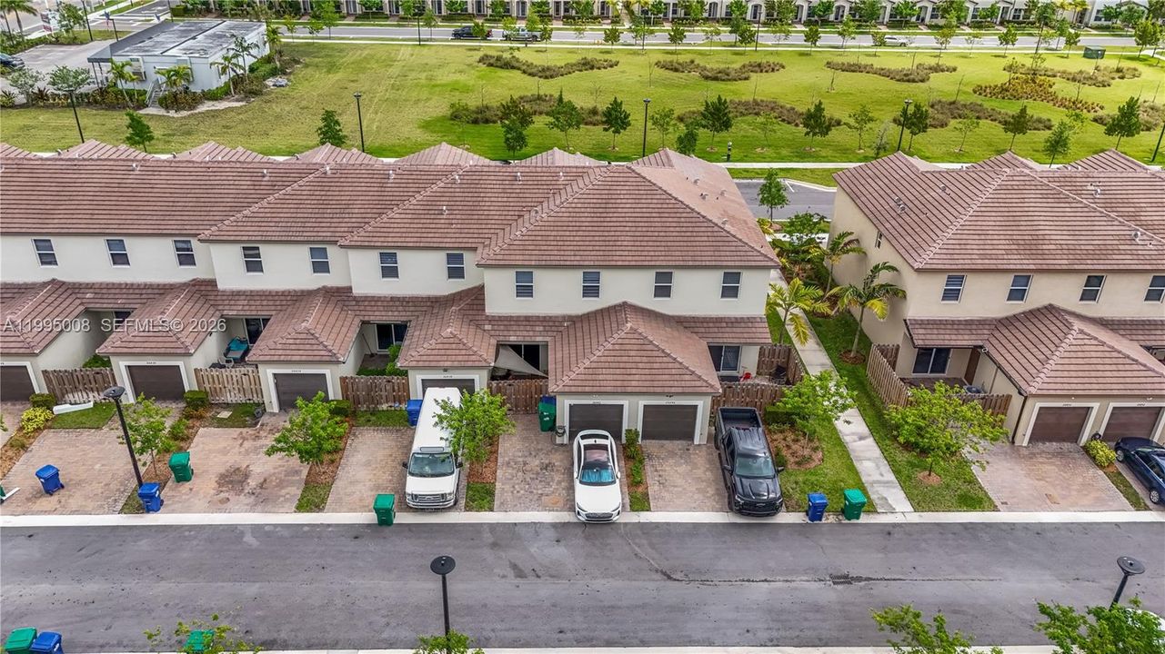 На продажу: $495,000 (4 спален, 2 ванн, 1872 Квадратных фут)