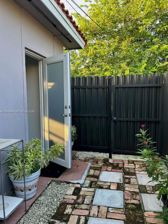 В аренду: $1,300 (0 спален, 1 ванн, 520 Квадратных фут)