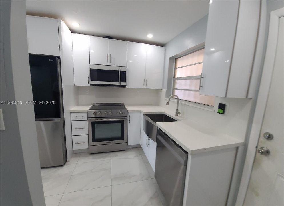 На продажу: $249,900 (2 спален, 1 ванн, 707 Квадратных фут)