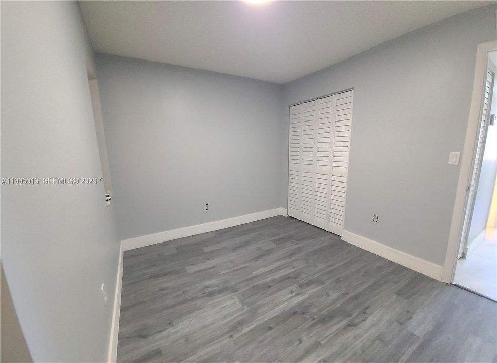 На продажу: $249,900 (2 спален, 1 ванн, 707 Квадратных фут)