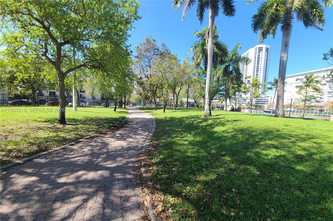 На продажу: $249,900 (2 спален, 1 ванн, 707 Квадратных фут)