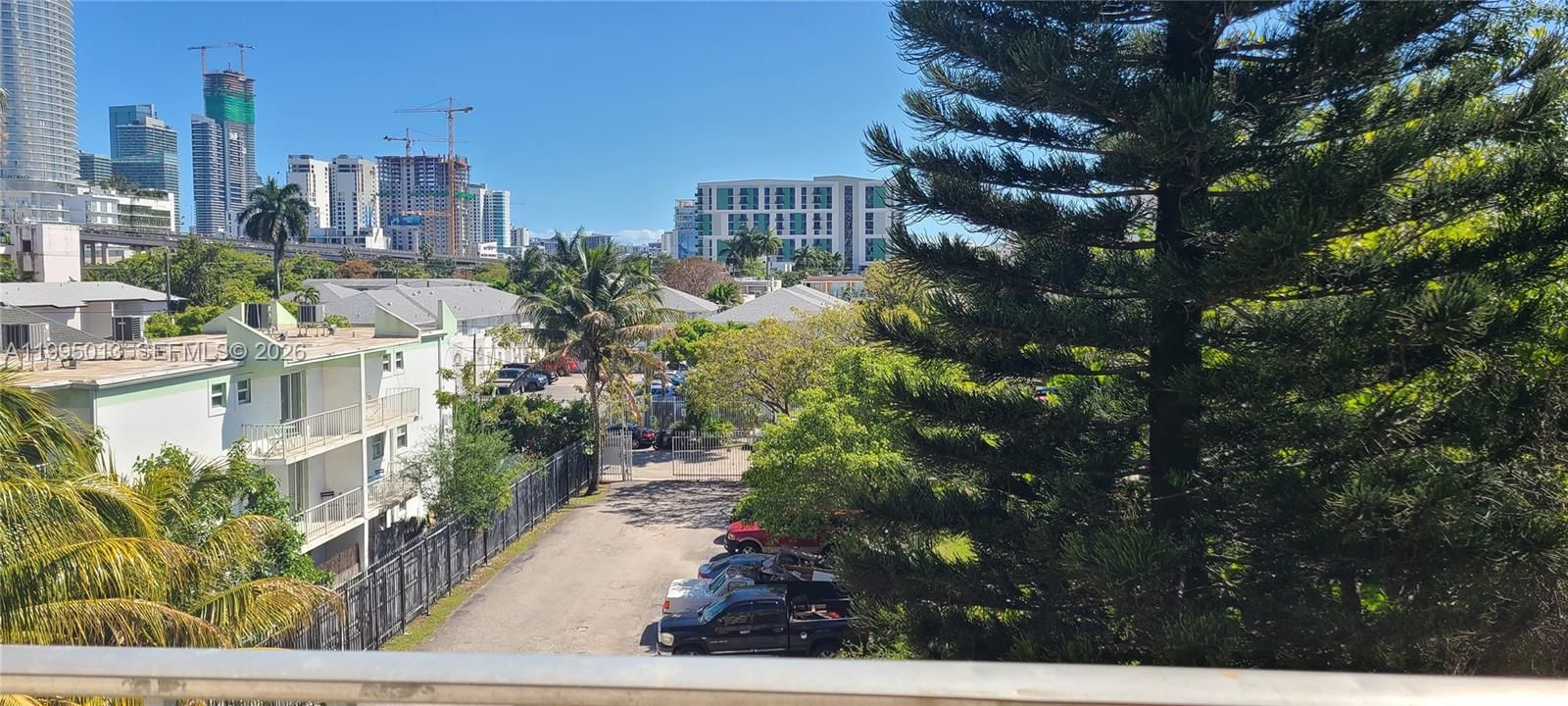 На продажу: $249,900 (2 спален, 1 ванн, 707 Квадратных фут)