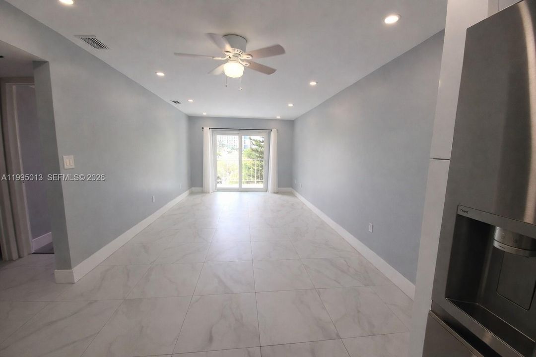 На продажу: $249,900 (2 спален, 1 ванн, 707 Квадратных фут)