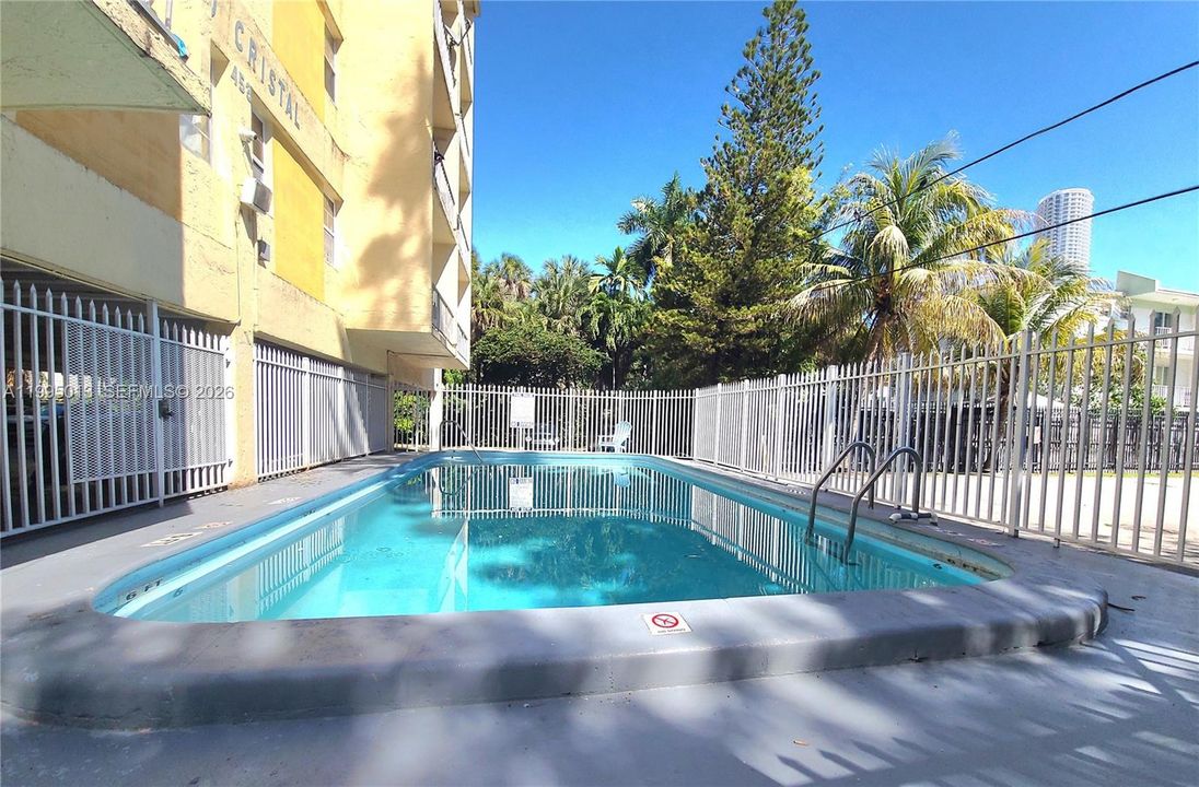 На продажу: $249,900 (2 спален, 1 ванн, 707 Квадратных фут)