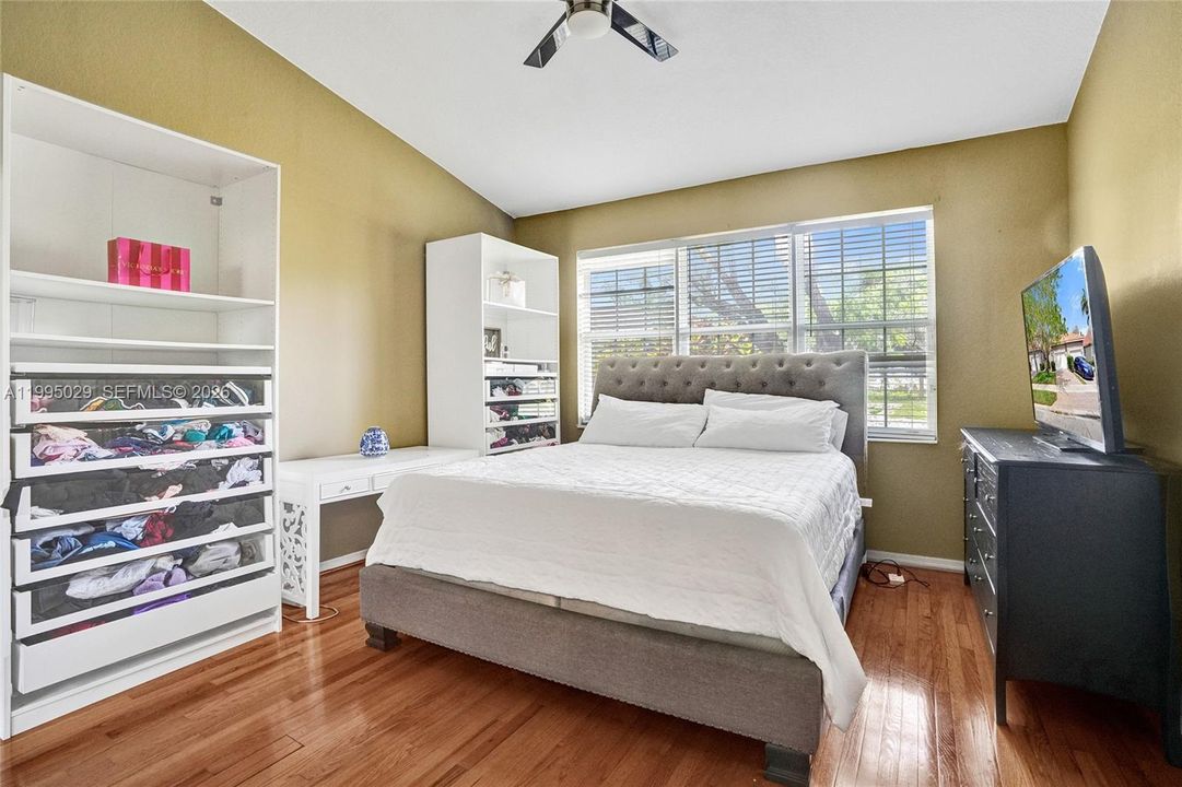 For Sale: $405,000 (2 beds, 2 baths, 1320 Square Feet)