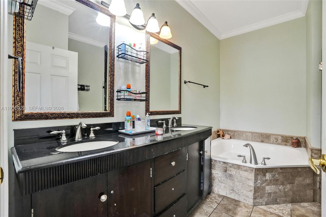 For Sale: $405,000 (2 beds, 2 baths, 1320 Square Feet)