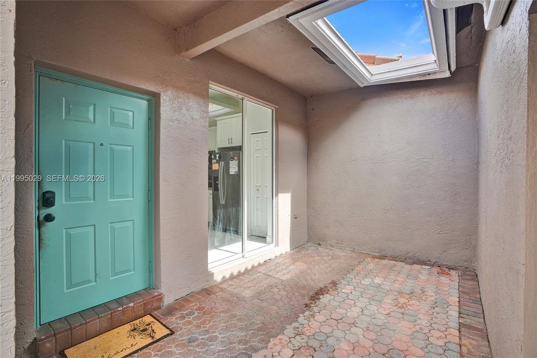 For Sale: $405,000 (2 beds, 2 baths, 1320 Square Feet)