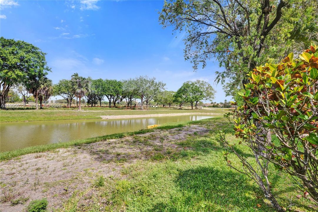 For Sale: $405,000 (2 beds, 2 baths, 1320 Square Feet)