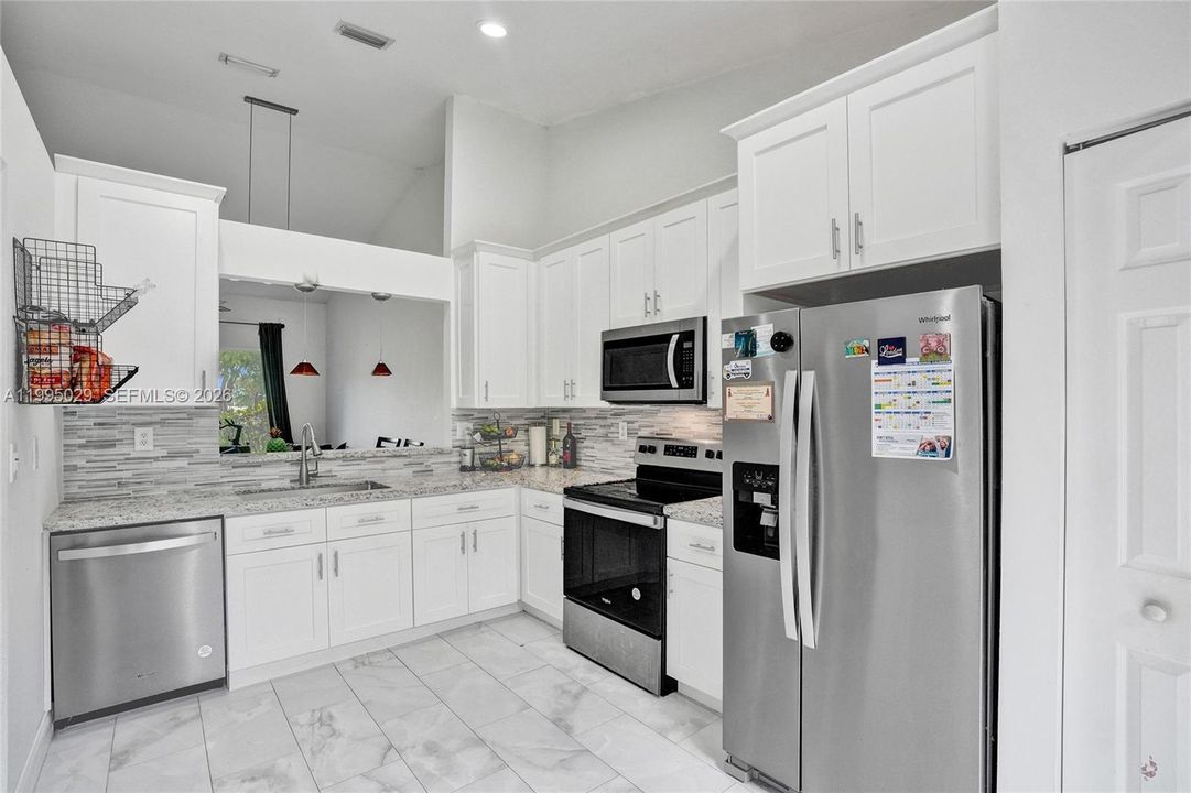 For Sale: $405,000 (2 beds, 2 baths, 1320 Square Feet)