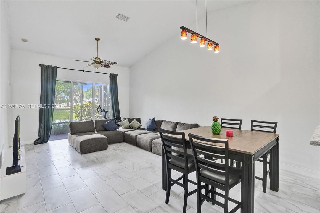 For Sale: $405,000 (2 beds, 2 baths, 1320 Square Feet)