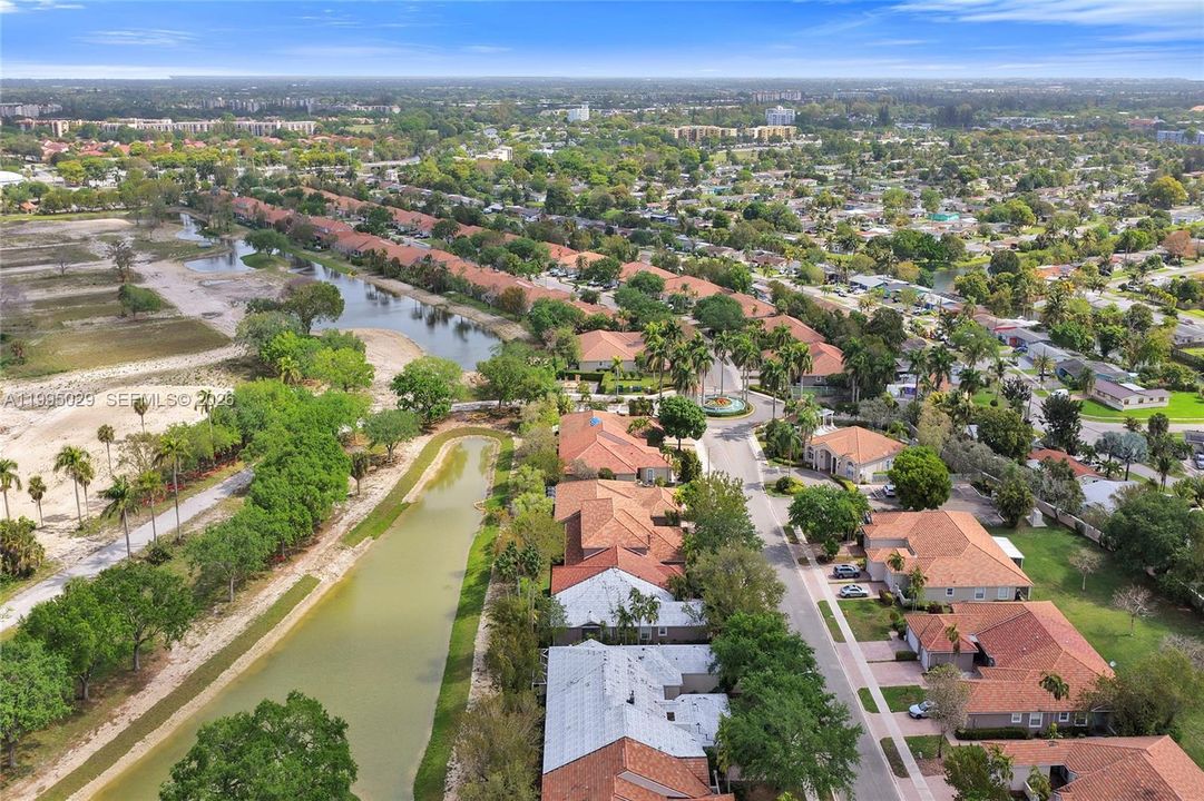 For Sale: $405,000 (2 beds, 2 baths, 1320 Square Feet)