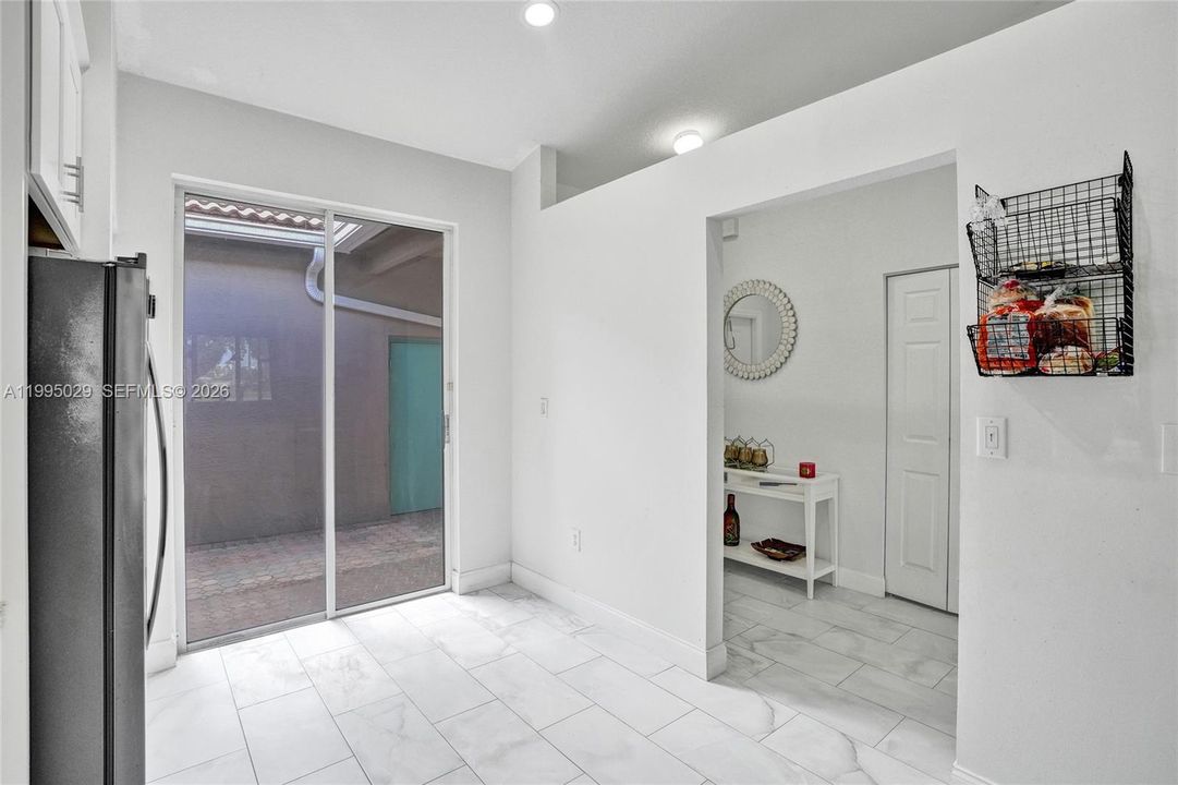 For Sale: $405,000 (2 beds, 2 baths, 1320 Square Feet)