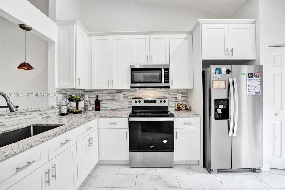 For Sale: $405,000 (2 beds, 2 baths, 1320 Square Feet)
