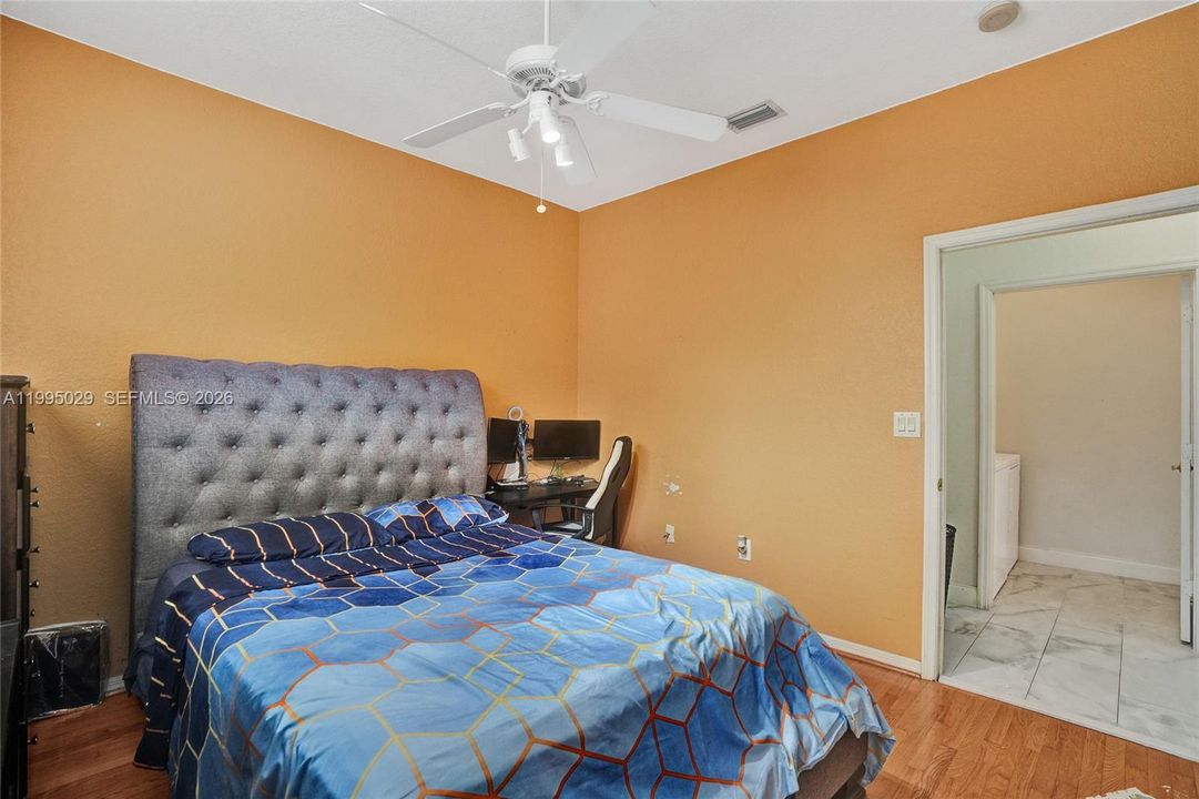 For Sale: $405,000 (2 beds, 2 baths, 1320 Square Feet)