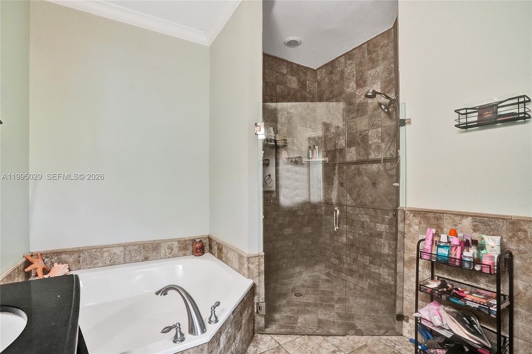 For Sale: $405,000 (2 beds, 2 baths, 1320 Square Feet)