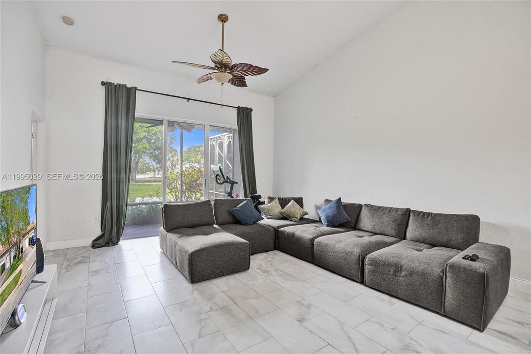 For Sale: $405,000 (2 beds, 2 baths, 1320 Square Feet)