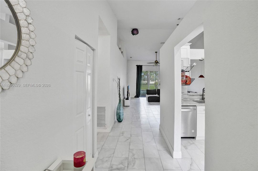 For Sale: $405,000 (2 beds, 2 baths, 1320 Square Feet)