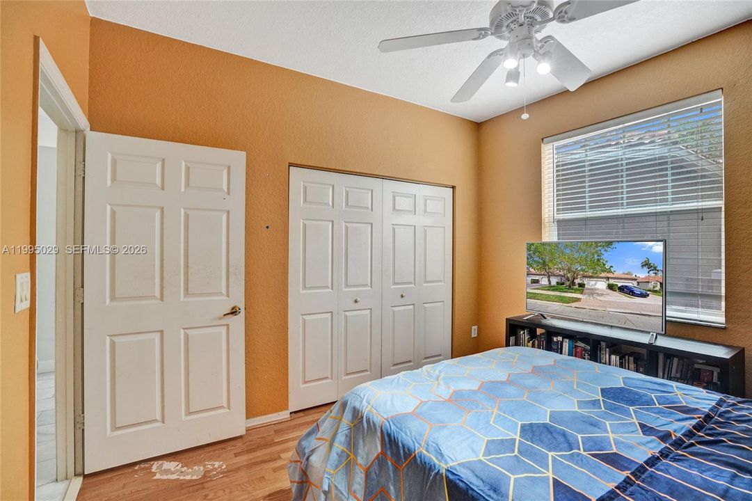 For Sale: $405,000 (2 beds, 2 baths, 1320 Square Feet)