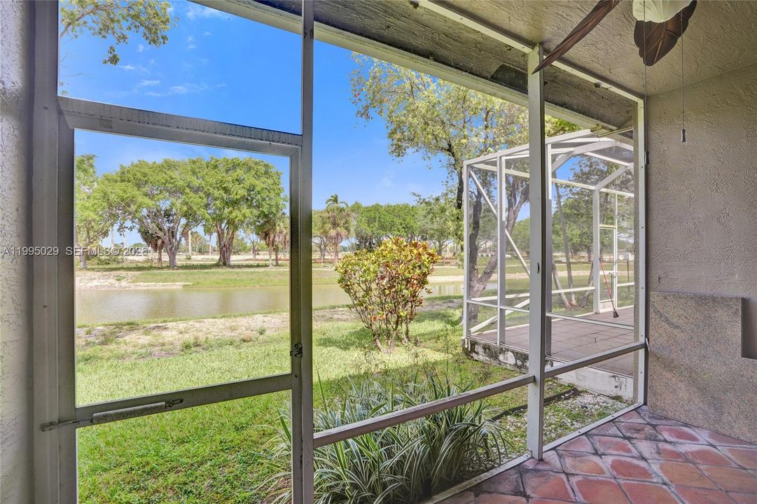 For Sale: $405,000 (2 beds, 2 baths, 1320 Square Feet)