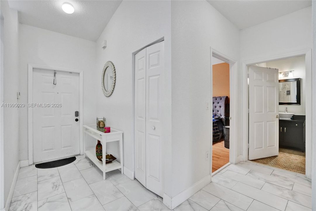 For Sale: $405,000 (2 beds, 2 baths, 1320 Square Feet)