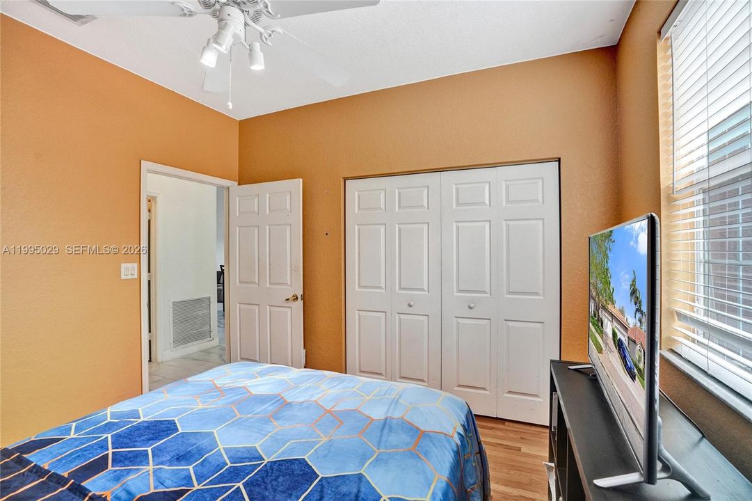 For Sale: $405,000 (2 beds, 2 baths, 1320 Square Feet)