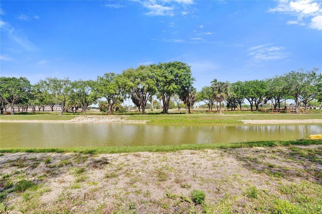 For Sale: $405,000 (2 beds, 2 baths, 1320 Square Feet)