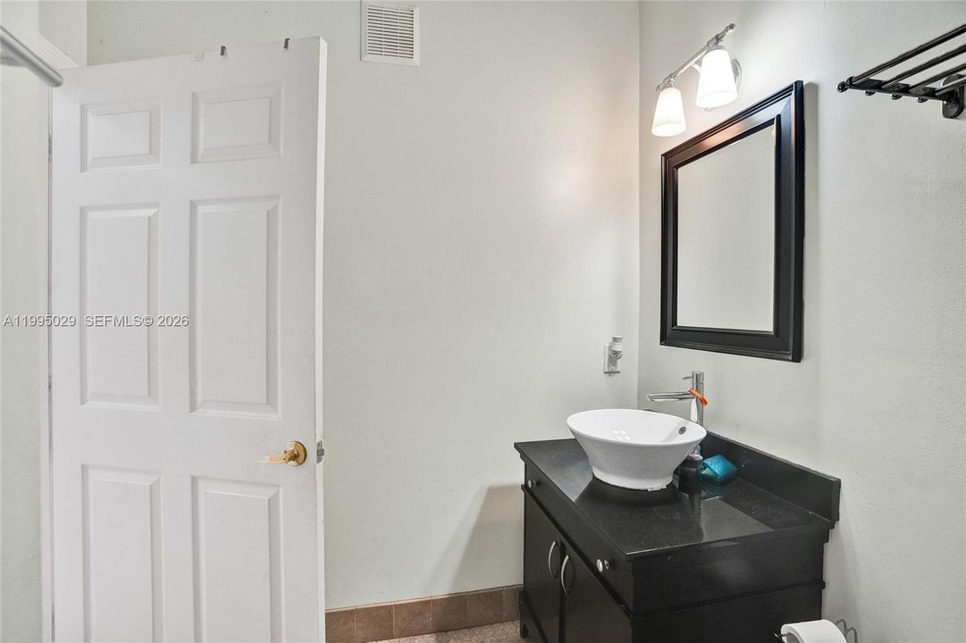 For Sale: $405,000 (2 beds, 2 baths, 1320 Square Feet)