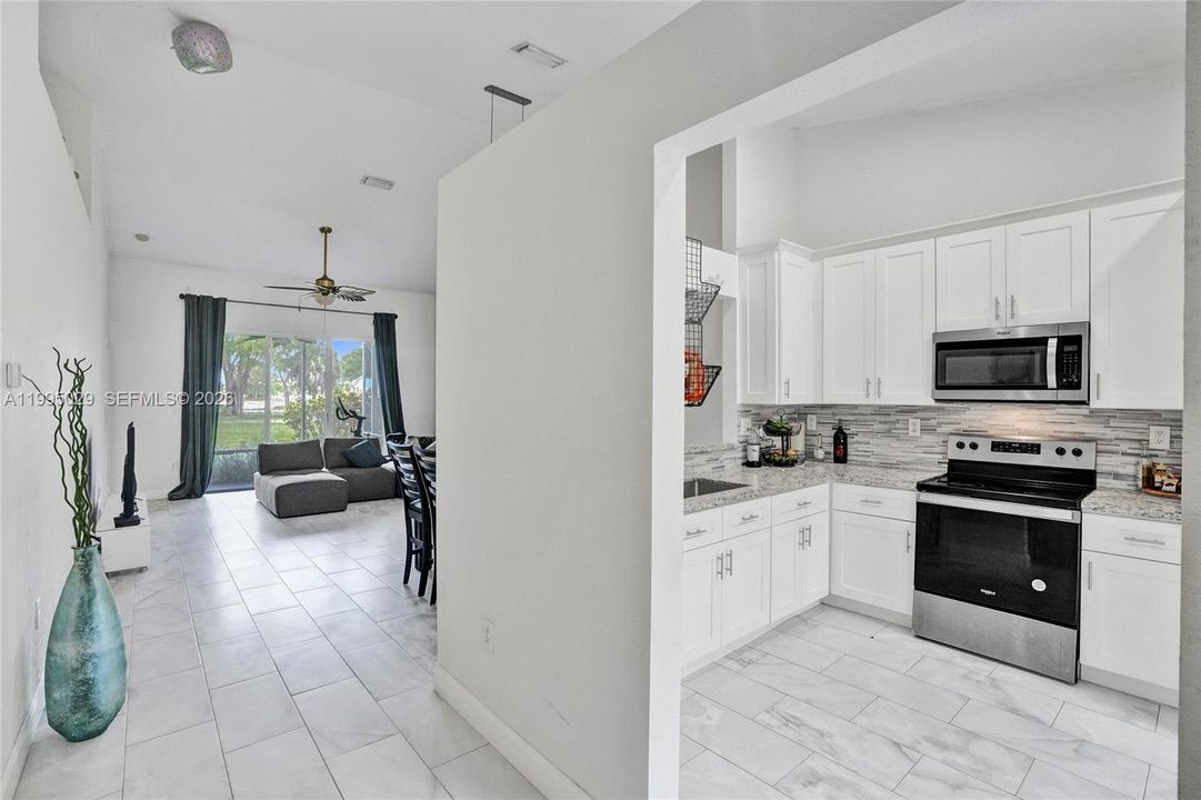 For Sale: $405,000 (2 beds, 2 baths, 1320 Square Feet)