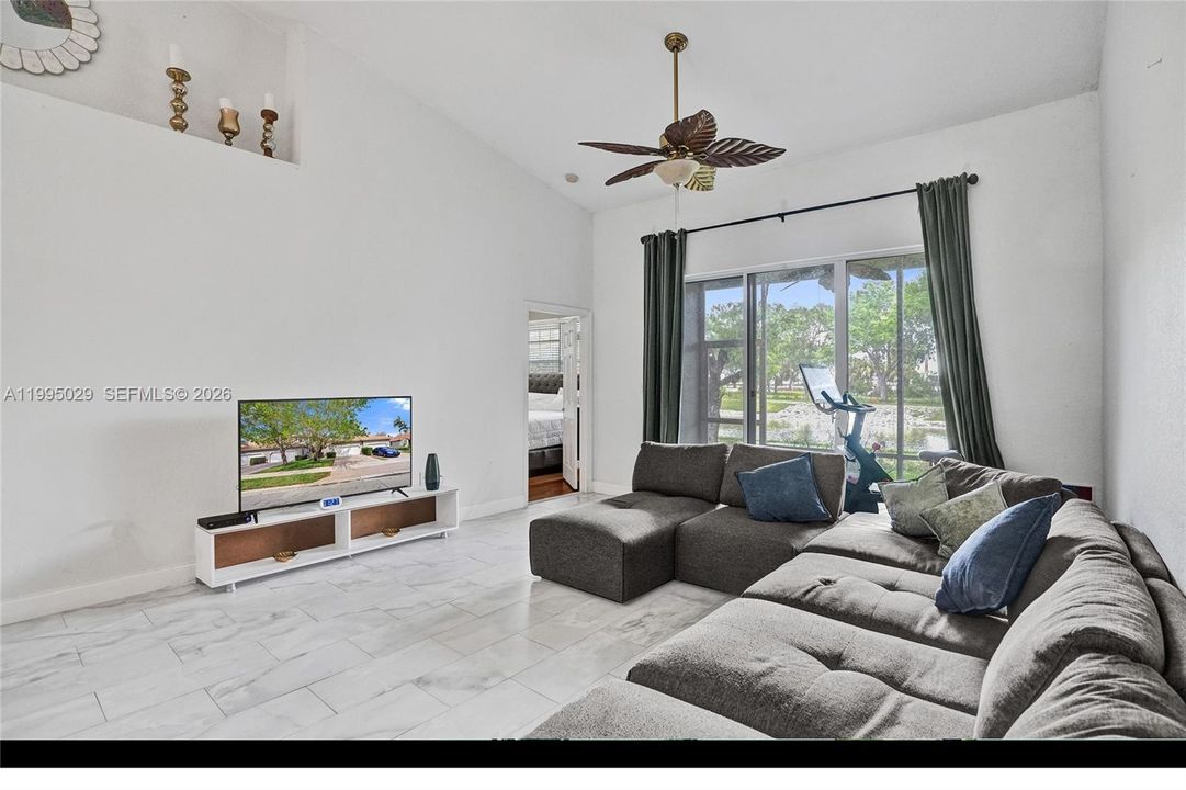 For Sale: $405,000 (2 beds, 2 baths, 1320 Square Feet)