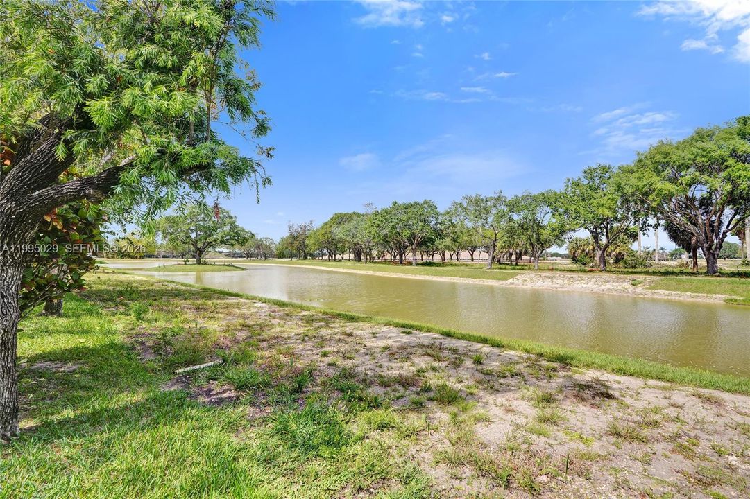 For Sale: $405,000 (2 beds, 2 baths, 1320 Square Feet)