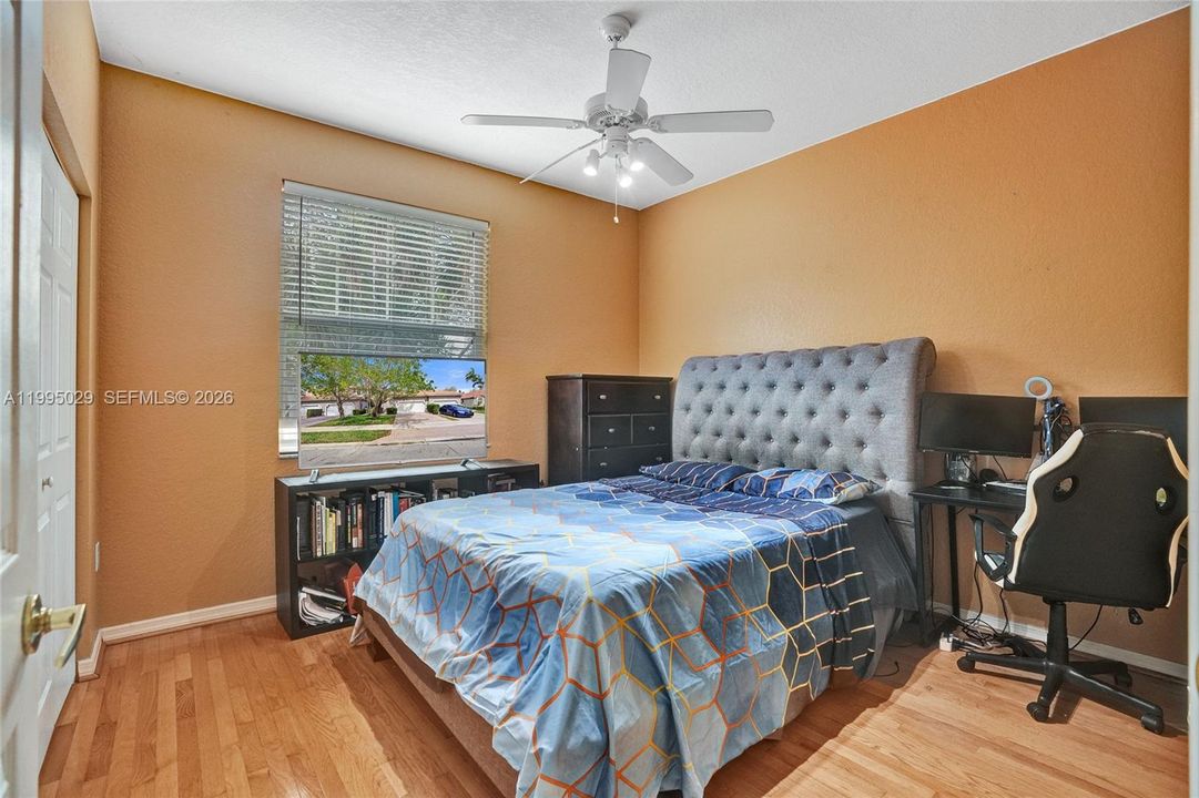 For Sale: $405,000 (2 beds, 2 baths, 1320 Square Feet)