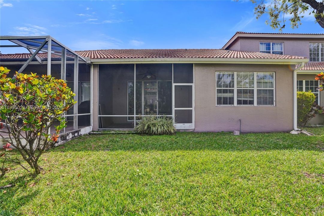 For Sale: $405,000 (2 beds, 2 baths, 1320 Square Feet)