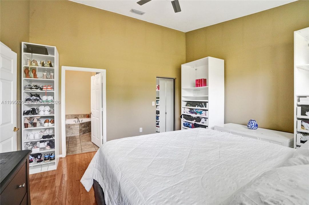 For Sale: $405,000 (2 beds, 2 baths, 1320 Square Feet)