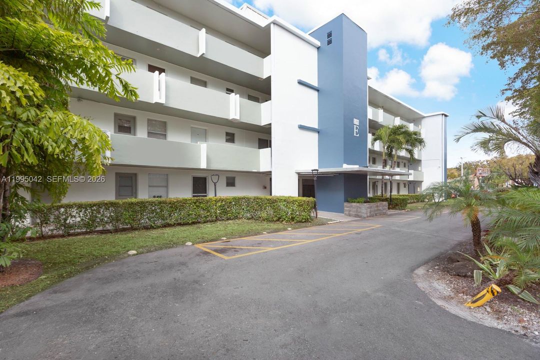 En Venta: $215,000 (1 camas, 1 baños, 898 Pies cuadrados)