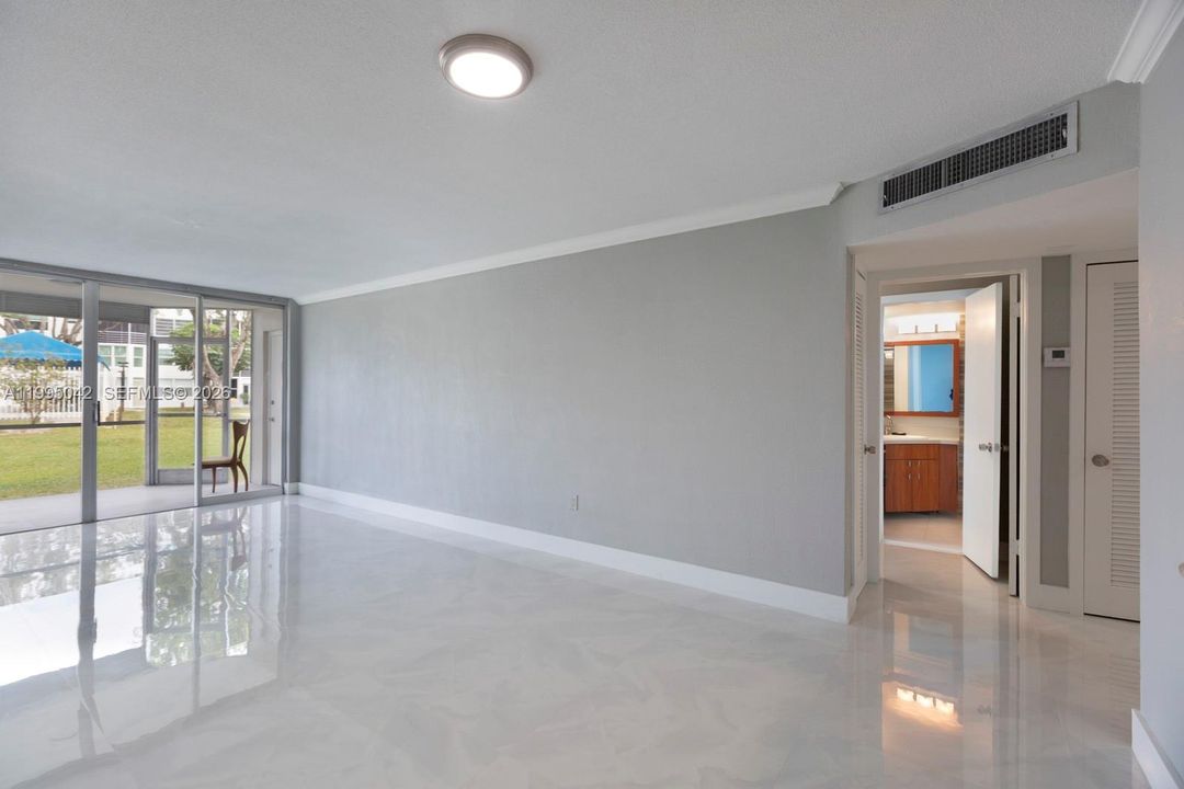 En Venta: $215,000 (1 camas, 1 baños, 898 Pies cuadrados)