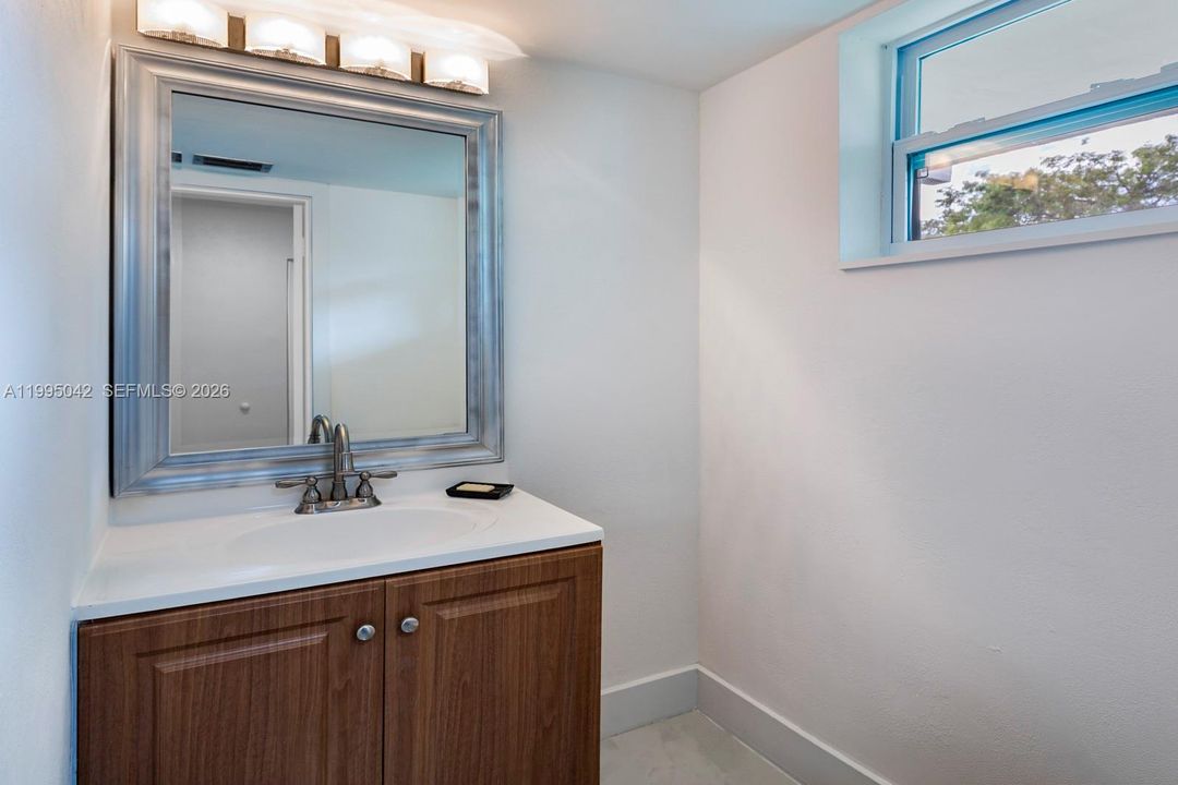 En Venta: $215,000 (1 camas, 1 baños, 898 Pies cuadrados)