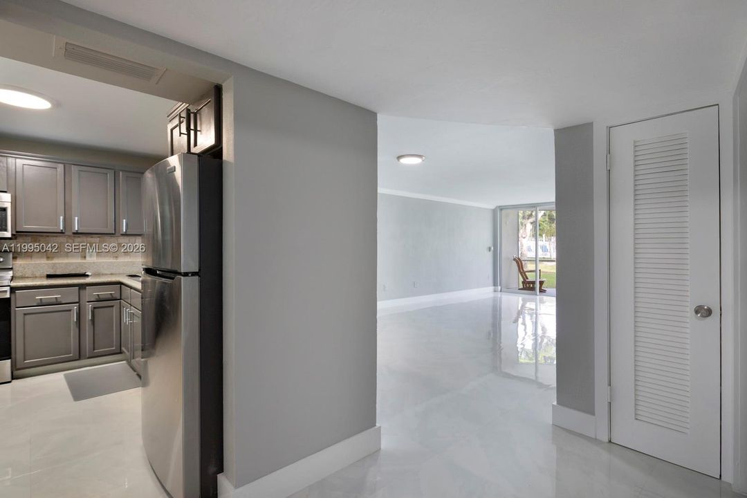 En Venta: $215,000 (1 camas, 1 baños, 898 Pies cuadrados)