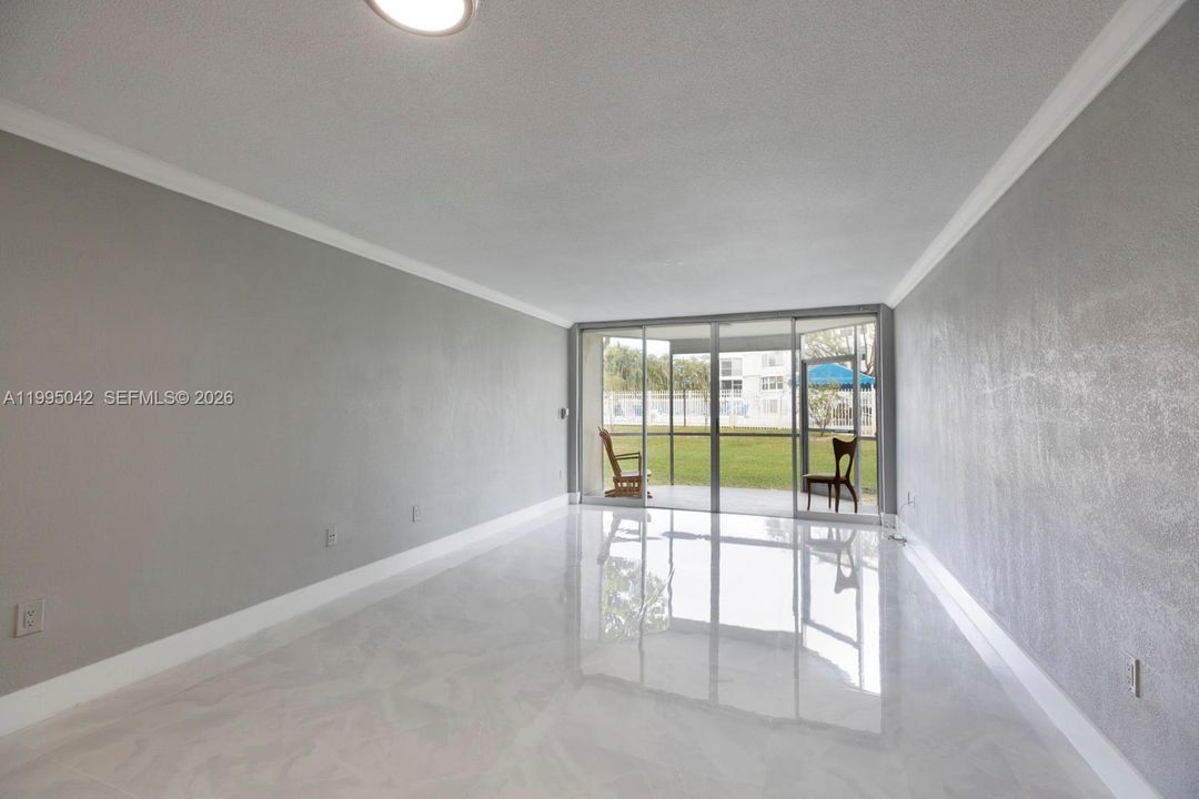 En Venta: $215,000 (1 camas, 1 baños, 898 Pies cuadrados)