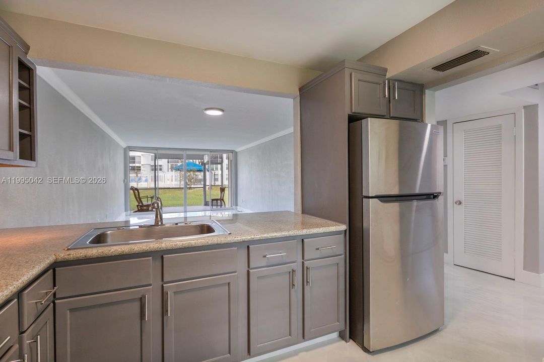 En Venta: $215,000 (1 camas, 1 baños, 898 Pies cuadrados)