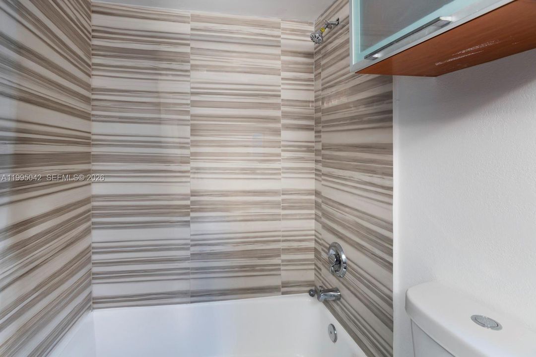 En Venta: $215,000 (1 camas, 1 baños, 898 Pies cuadrados)