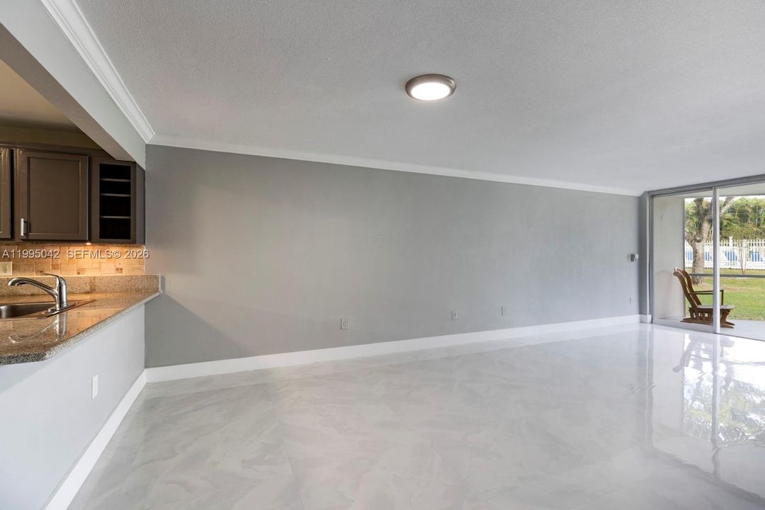 En Venta: $215,000 (1 camas, 1 baños, 898 Pies cuadrados)