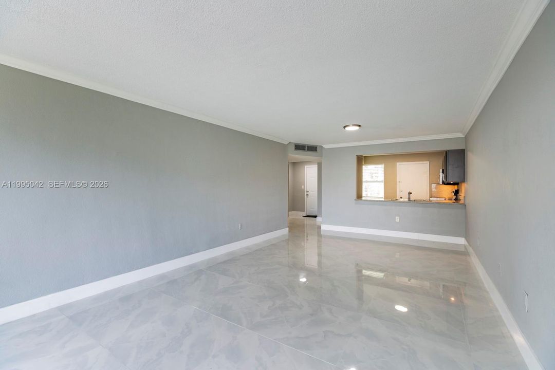 En Venta: $215,000 (1 camas, 1 baños, 898 Pies cuadrados)