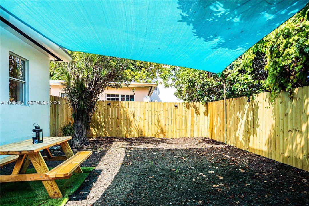 Active With Contract: $449,900 (2 beds, 2 baths, 1008 Square Feet)